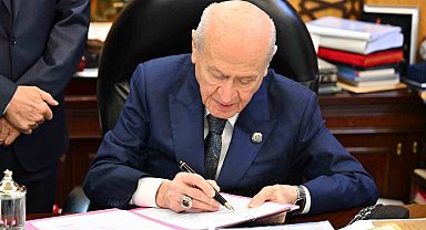 MHP'den Bahçeli'nin "Terörsüz Türkiye" için attığı imzaya vurgu