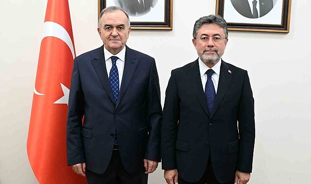MHP'li Akçay üzüm üreticisinin sözcüsü oldu