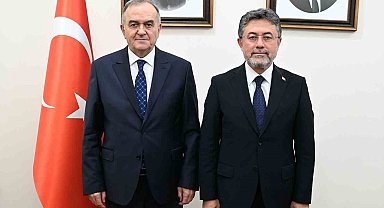 MHP'li Akçay üzüm üreticisinin sözcüsü oldu