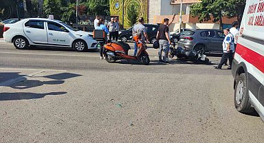 Motosiklet ambulansa çarptı: 1 yaralı