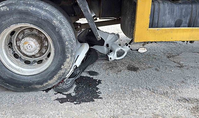 Motosiklet vincin altında kaldı, sürücü son anda kurtuldu