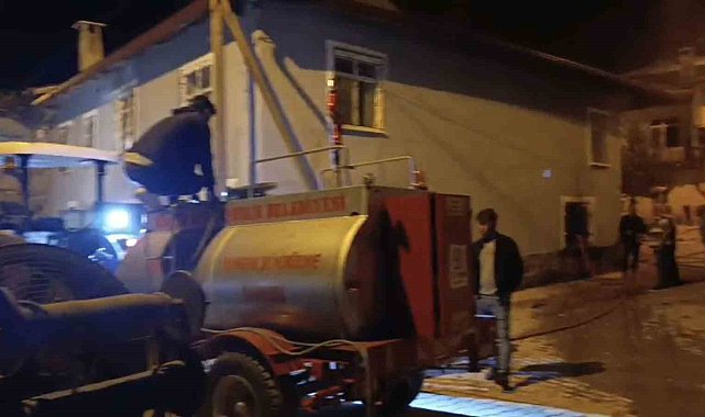 Muhtarın erken müdahalesi yangının büyümesini önledi