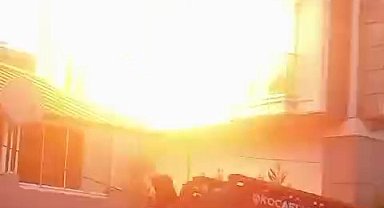 Mutfakta yangın çıktı, doğalgaz bomba gibi patladı