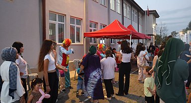 Mutluluk Tırı Sapanca'da çocukların yüzünü güldürdü