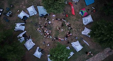 Mutlulukları gözlerinden okundu