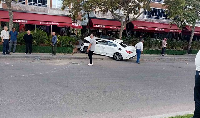 Nallıhan'da tır 2 otomobile çarptı: Yaralılar var