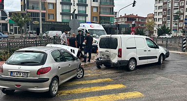 Niğde'de 3 araç birbirine girdi: 1 yaralı