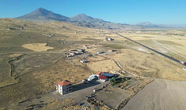 Niğde'de hayvancılık yapan aileler, evlerine elektrik istiyor