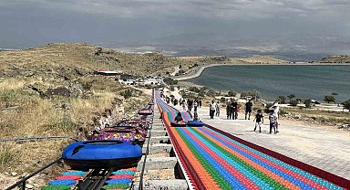 Niğde'deki renkli kaydırağa rekor ilgi