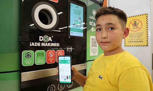 Öğrenciler çevreyi temizleyip harçlıklarını geri dönüşümden çıkarıyor