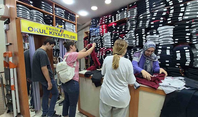 Okul kıyafetlerinde hareketlilik başladı: En uygun set 2 bin liradan başlıyor