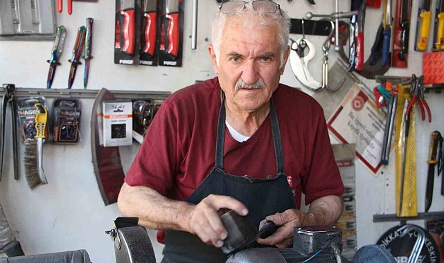 Ömrünü çarkın başında geçirdi: 59 yıldır bıçak biliyor