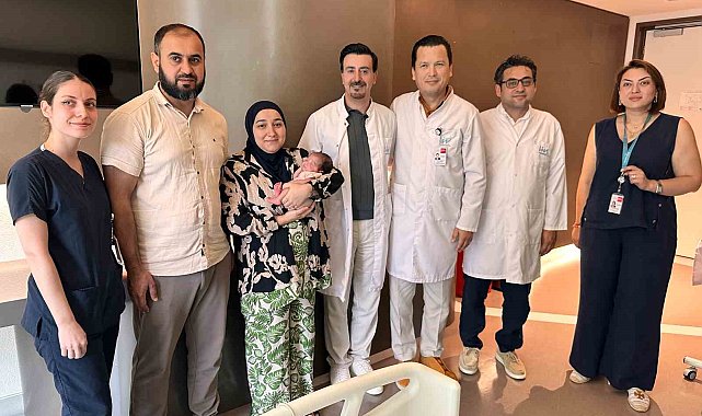 Omurilik tümörü nedeniyle riskli gebelik geçiren anne ile prematüre bebeği sağlığına kavuştu