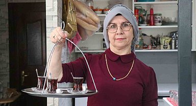 Önyargıları çay bardağında eritti: 5 çocuk annesi kıraathane işleterek aile geçindiriyor