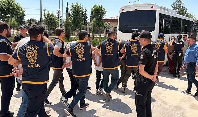 Operasyonla yakalanan sahte bankacılar tutuklandı
