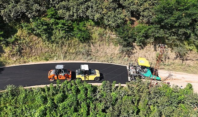 Ordu Büyükşehir, 2 ilçede mahalleleri bağlayan yolu sıcak asfaltla buluşturdu
