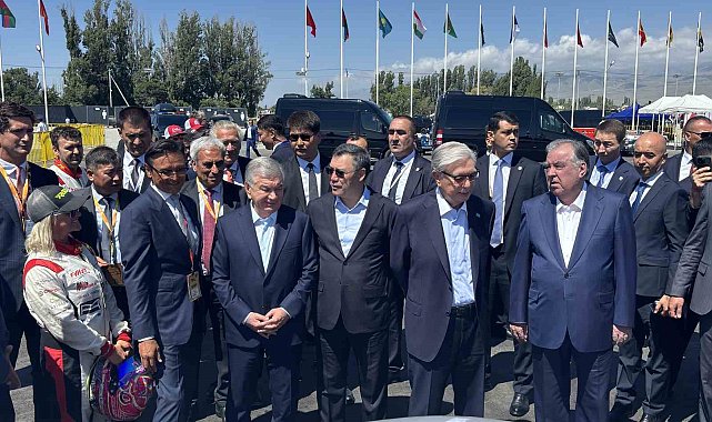 Orta Asya liderleri, Issık Göl'de F1H2O Dünya Şampiyonası'nı birlikte takip etti