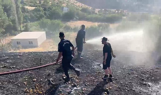 Örtü yangını söndürüldü