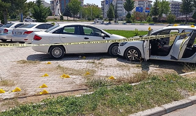Otogarda karşılaşan husumetlilerin kavgası kanlı bitti: 2 yaralı