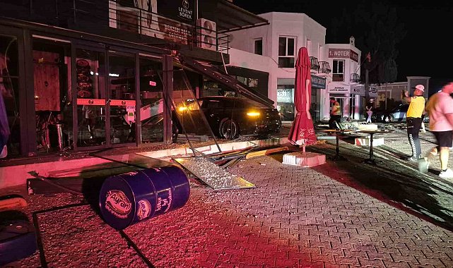 Otomobil börekçiye girdi: 2 yaralı