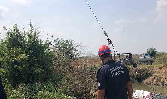 Otomobil dereye uçtu: Sürücü yüzerek kurtuldu