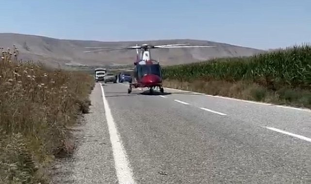 Otomobilde tartıştığı eşini tabancayla vurarak yaraladı