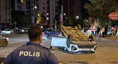 Otomobille çarpışan SUV araç takla attı: 2 yaralı