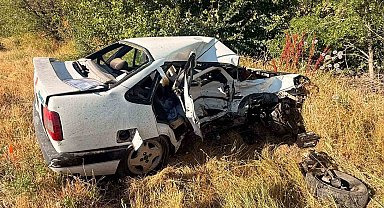 Otomobillerin çarpıştığı kazada bir kişi öldü 3 kişi yaralandı