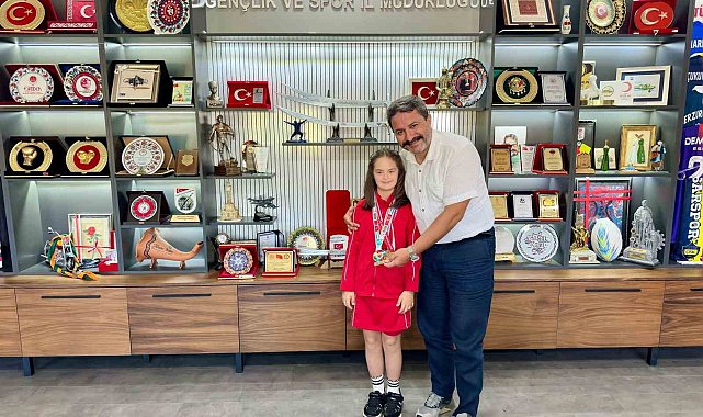 Özel sporcu Elif Ertek'in çifte başarısı gururlandırdı