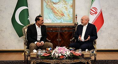 Pakistan Genelkurmay Başkanı Munir, Tahran'da İran Meclis Başkanı Galibaf ile bir araya geldi