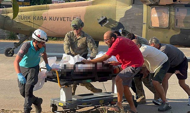 Paraşüt kazasında hayatını kaybeden iki kişinin cenazesi hastaneye getirildi