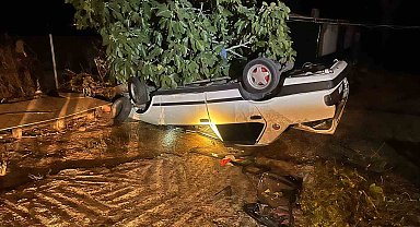 Pehlivanköy'de kontrolden çıkan otomobil evin bahçesine uçtu
