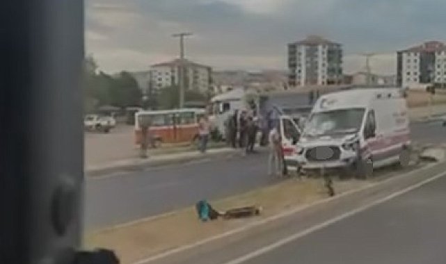 Polatlı'da ambulans ile otomobil çarpıştı: 5 yaralı