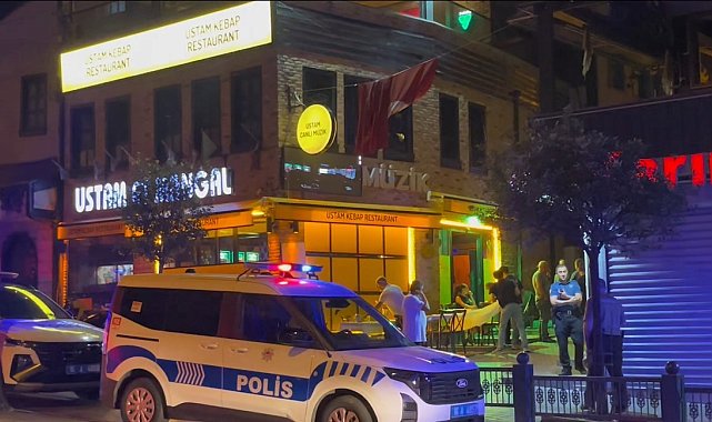 Polisin yanında bile durmadılar… Tarihi Arapşükrü Sokağı'nda kavga kamerada