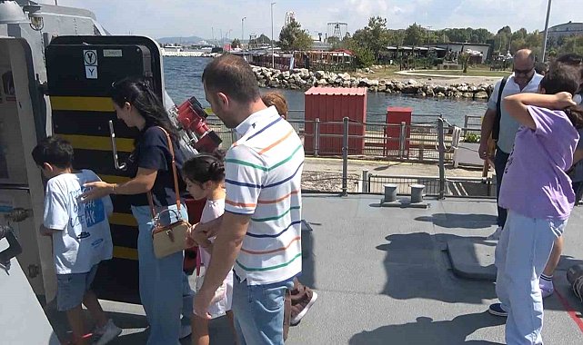 "TCG Tuzla" Yalova'da vatandaşların ziyaretine açıldı