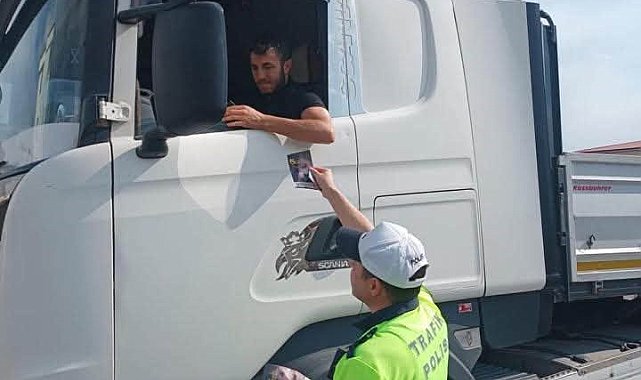 Refahiye'de 3 bin 38 sürücü ve yolcuya trafik bilgilendirmesi
