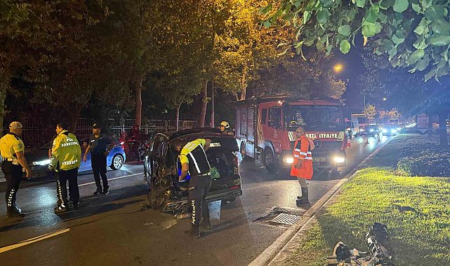 Refüjü aşan otomobil karşı şeritte iki araca çarptı: 3 yaralı