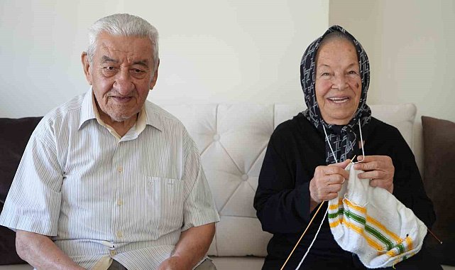 Rüyası hayatına yön verdi, yarım asırdır çocuklar için örgü örüyor: 72 yıllık eşi en büyük destekçisi