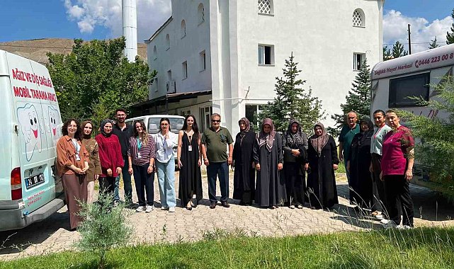 Sağlık ekipleri Yurtbaşı Mahallesi'nde vatandaşlarla buluştu