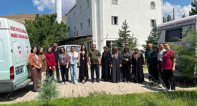 Sağlık ekipleri Yurtbaşı Mahallesi'nde vatandaşlarla buluştu