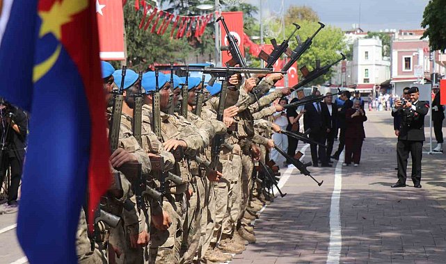Sakarya'da 30 Ağustos düzenlenen coşkulu törenle kutladı