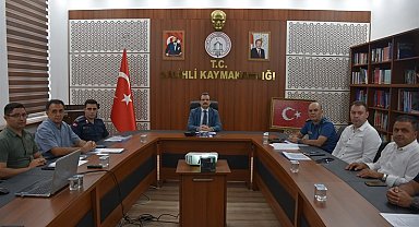 Salihli'de metruk binalar yıkılıyor, hurda araçlar kaldırılıyor