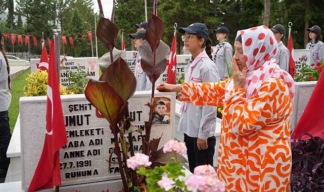 Samsun'da 30 Ağustos şehitlik ziyaretinde hüzünlü anlar