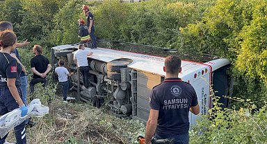 Samsun'da özel halk otobüsü devrildi: 21 yaralı