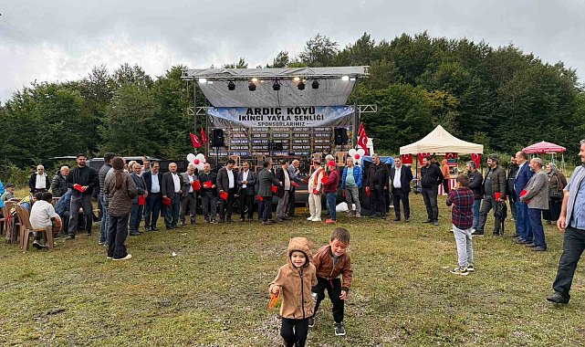 Samsun'da "Ardıç Köyü Şenliği" renkli görüntülere sahne oldu