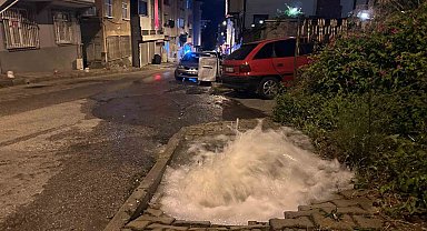 Samsun'da su borusu patladı, yolda su birikintileri oluştu