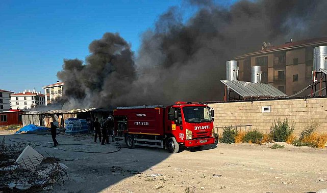 Şantiye alanındaki konteynerlerde yangın