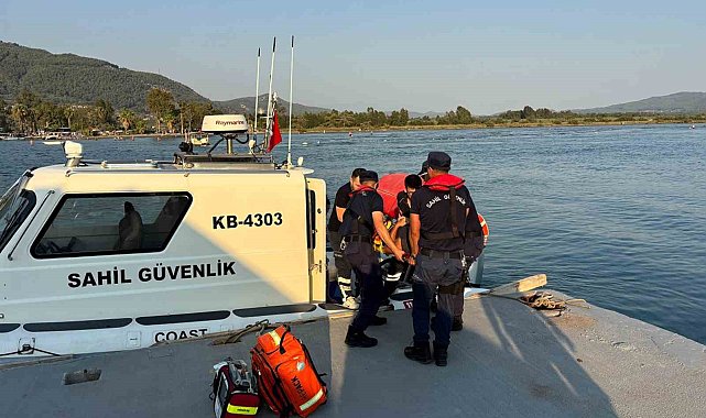 Sedir Adasında kayalıklardan üşen vatandaşa tıbbi tahliye