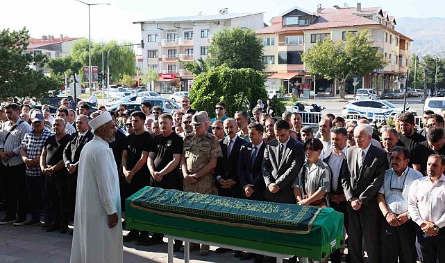 Şehit babası Mehmet Zengin son yolculuğuna uğurlandı