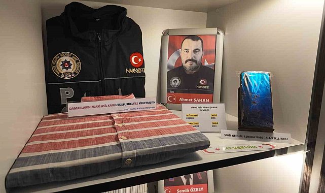Şehit polis memurunun saçma isabet eden telefonu müzede görenleri duygulandırıyor